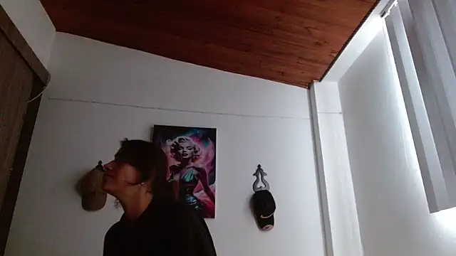 Crystal Star  online show from April 15, 2026, 2:02 pm