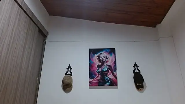 Crystal Star  online show from April 18, 2026, 11:27 pm