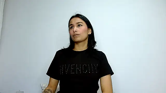 Gia Lee online show from October 3, 2025, 3:03 am