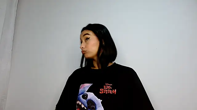 Gia Lee online show from October 15, 2025, 2:22 am