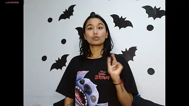 Gia Lee online show from October 25, 2025, 3:25 am