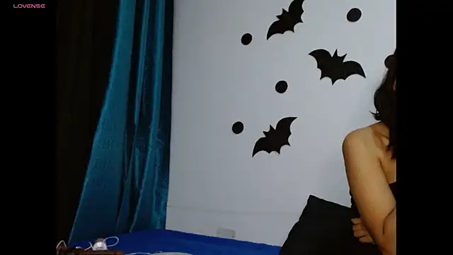 Gia Lee online show from November 3, 2025, 3:08 am