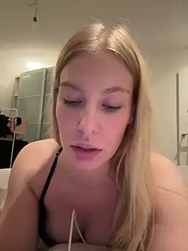 Snapshot of Chloemillerrxx chatting on November 11, 2025, 9:37 pm Chloemillerrxx online show from November 11, 2025, 9:37 pm