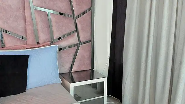 HaileyDuke online show from October 24, 2025, 12:23 pm