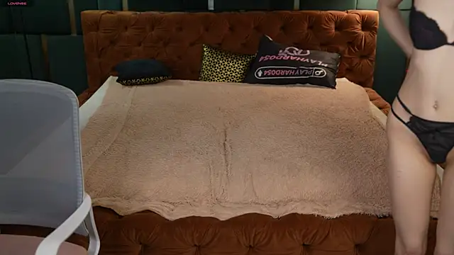 Naomi 054 online show from November 10, 2025, 4:06 pm