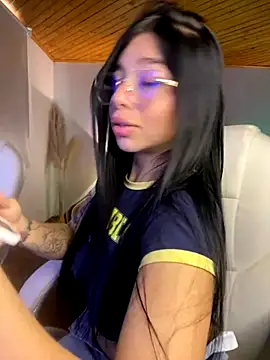 Snapshot of Maddy_Piink chatting on October 3, 2025, 8:28 pm Maddy Piink online show from October 3, 2025, 8:28 pm