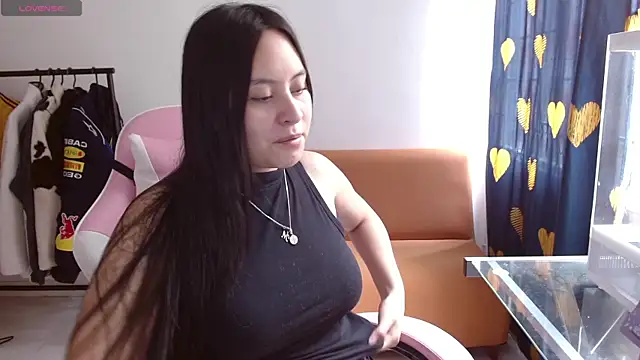 madissooon   online show from May 11, 2026, 7:11 pm