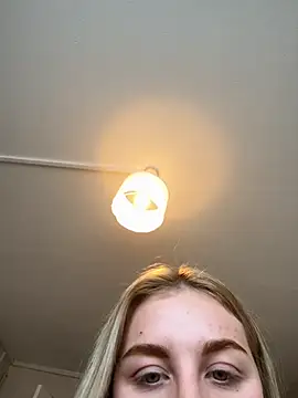 Layla 20  online show from October 6, 2025, 12:02 pm