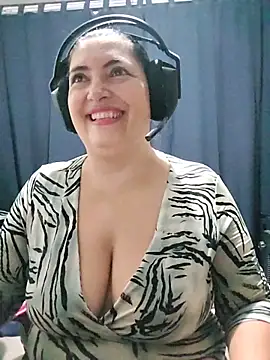 lina maria99 online show from October 28, 2025, 11:18 pm