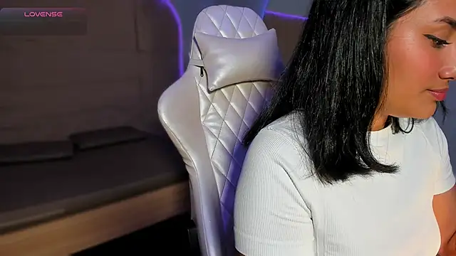 HannahMontgomery online show from December 17, 2025, 4:24 pm