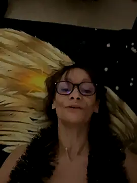 Chris06d22xh online show from December 17, 2025, 9:10 pm