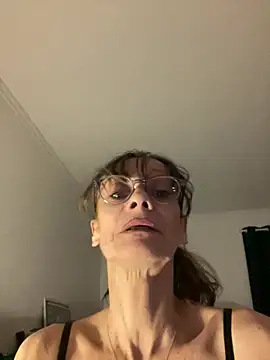 Snapshot of Chris06d22@xh chatting on February 1, 2026, 12:09 am Chris06d22xh online show from February 1, 2026, 12:09 am