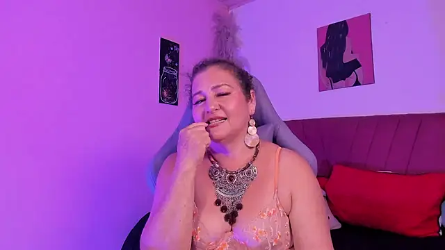 PalomaLombardi online show from February 3, 2026, 2:53 am