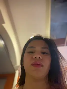 Snapshot of CarleneROSS chatting on April 17, 2026, 11:24 am CarleneROSS online show from April 17, 2026, 11:24 am