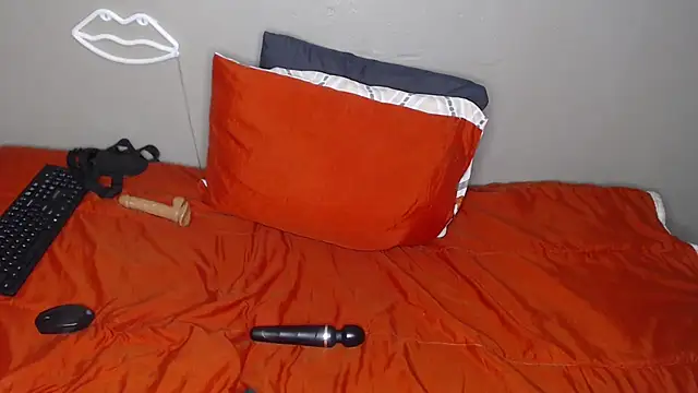 Lunalee online show from September 21, 2025, 6:09 pm