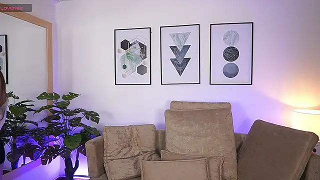 MilaCrave online show from September 10, 2025, 11:43 am