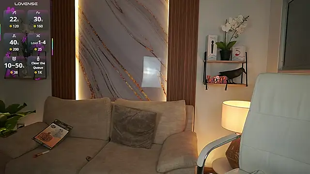 MilaCrave online show from October 15, 2025, 12:16 pm