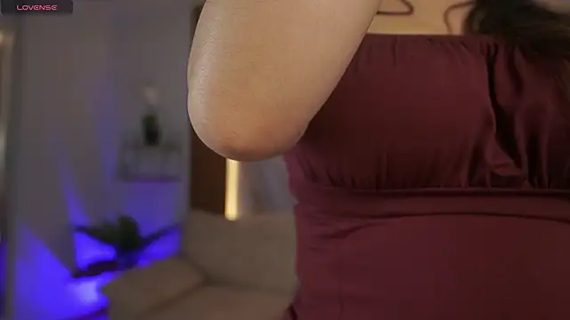 MilaCrave online show from December 20, 2025, 11:39 am