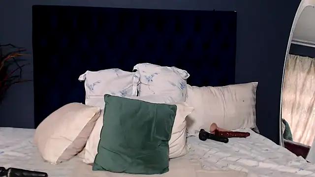 PrettyBoobsxx42 online show from December 23, 2025, 5:16 am