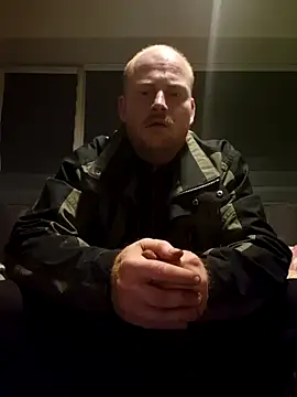 svenni2525 online show from October 11, 2025, 6:28 pm