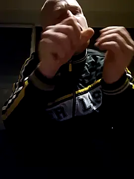 svenni2525 online show from October 23, 2025, 1:16 am