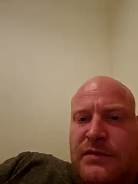 svenni2525 online show from October 25, 2025, 1:24 am