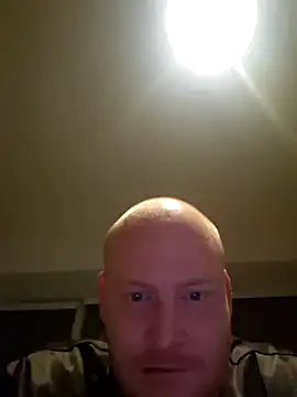 svenni2525 online show from October 26, 2025, 12:38 am