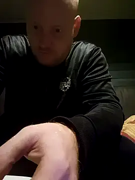 svenni2525 online show from October 26, 2025, 10:47 pm