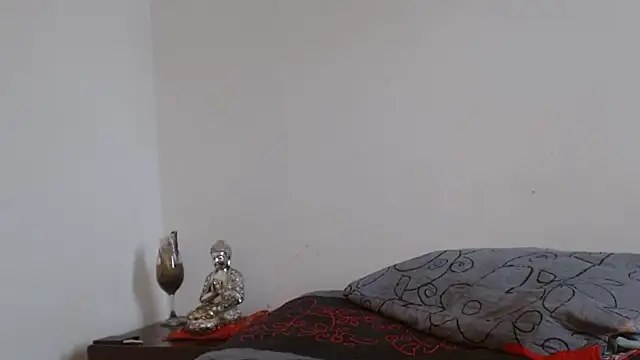 Snapshot of naiaratobon__ chatting on February 20, 2026, 8:42 pm naiaratobon online show from February 20, 2026, 8:42 pm