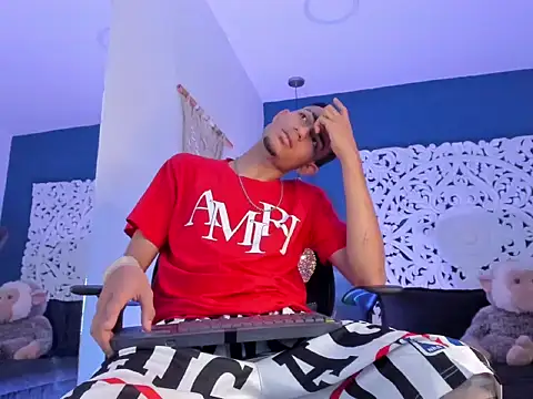 Snapshot of Adonis_WB chatting on September 30, 2025, 8:36 pm Adonis WB online show from September 30, 2025, 8:36 pm