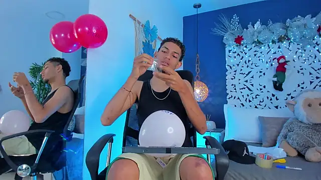 Adonis WB online show from November 28, 2025, 9:06 pm