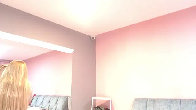 Camila Russoo online show from January 15, 2026, 7:39 pm