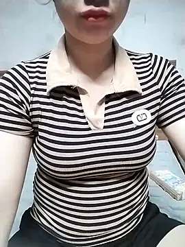 Mie rose online show from November 6, 2025, 1:45 pm