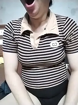 Snapshot of Mie_rose chatting on May 2, 2026, 1:32 am Mie rose online show from May 2, 2026, 1:32 am