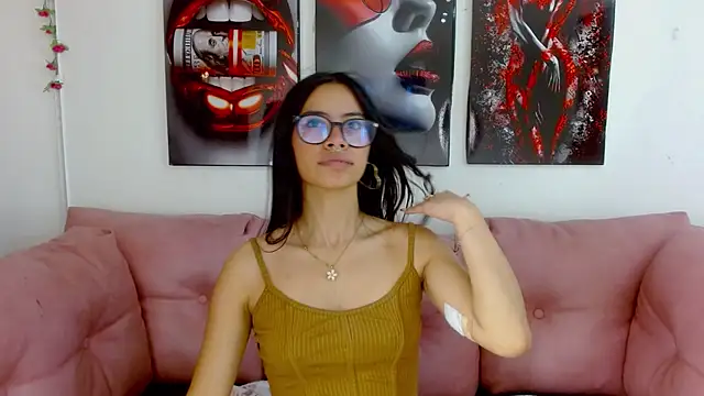 Miahotcs1 online show from April 17, 2026, 3:04 pm