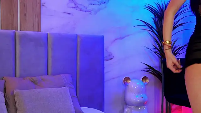 EllyLynn online show from February 15, 2026, 2:47 pm