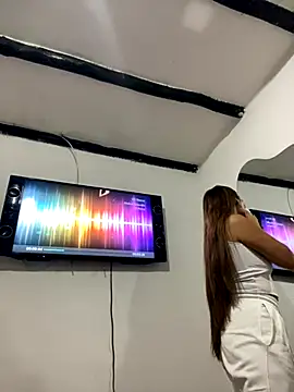 Sara-cooper2 online show from October 28, 2025, 1:03 pm