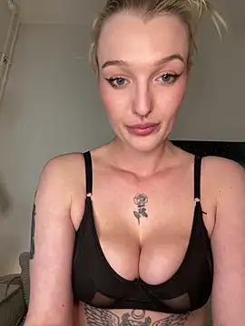 lovecassyrose online show from April 23, 2026, 1:24 pm
