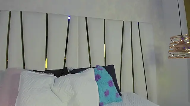 bonnie sm online show from September 13, 2025, 11:43 am