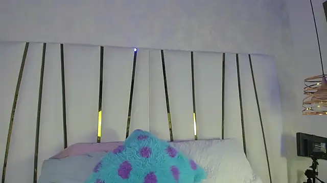 bonnie sm online show from October 3, 2025, 11:40 am