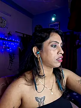 Snapshot of Love_Beauty01 chatting on March 23, 2026, 6:45 pm Love Beauty01 online show from March 23, 2026, 6:45 pm