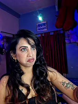 Snapshot of Love_Beauty01 chatting on April 6, 2026, 7:04 pm Love Beauty01 online show from April 6, 2026, 7:04 pm