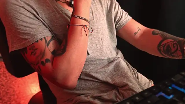 AlphaMasterXxx online show from April 1, 2026, 1:41 pm