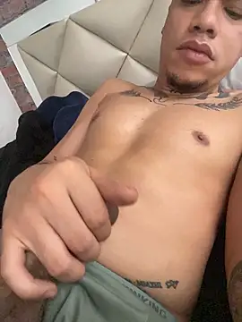 Snapshot of AlphaMasterXxx chatting on May 21, 2026, 1:07 pm AlphaMasterXxx online show from May 21, 2026, 1:07 pm