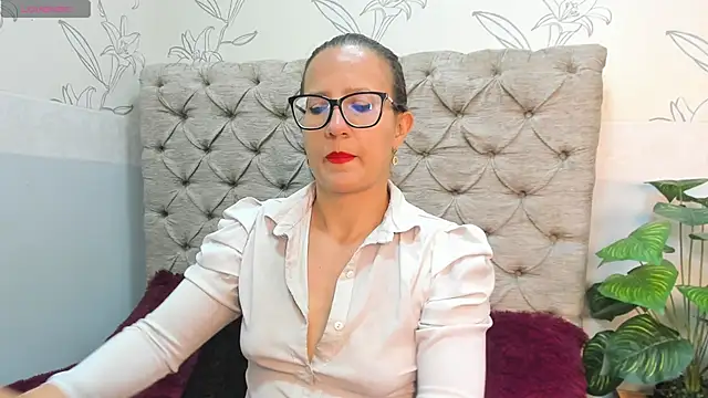 Snapshot of Saraa_Marrison_ chatting on October 28, 2025, 11:40 pm Saraa Marrison  online show from October 28, 2025, 11:40 pm