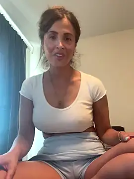 Snapshot of Alona_Brown chatting on September 17, 2025, 7:59 pm Alona Brown online show from September 17, 2025, 7:59 pm