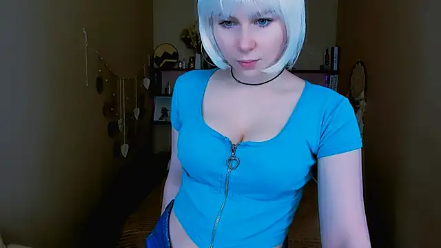 EvaCrosby online show from October 17, 2025, 3:14 pm