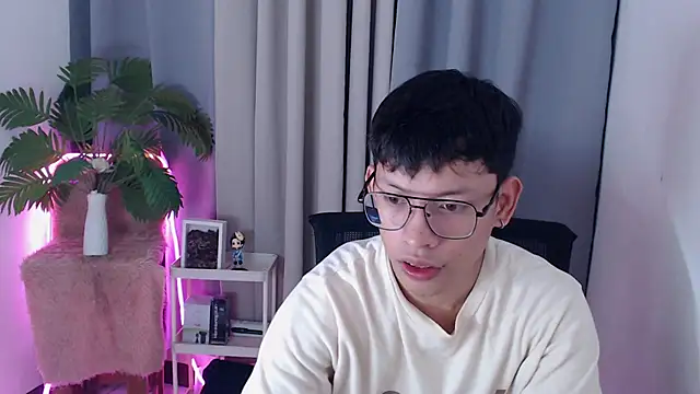 Snapshot of pinkcock_froi2305 chatting on February 3, 2026, 4:10 am pinkcock froi2305 online show from February 3, 2026, 4:10 am