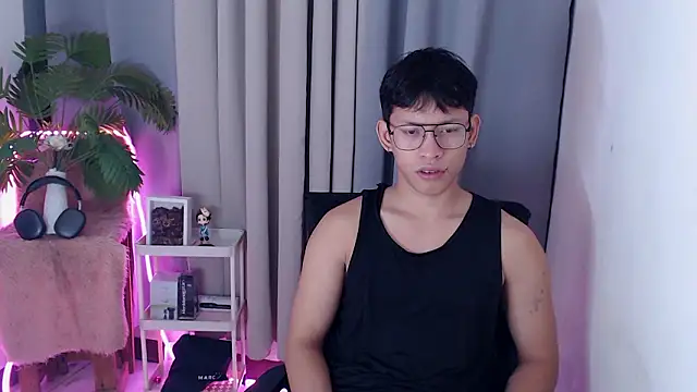 Snapshot of pinkcock_froi2305 chatting on February 5, 2026, 3:00 am pinkcock froi2305 online show from February 5, 2026, 3:00 am