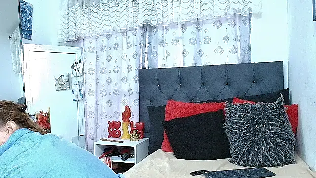 Victoriacoperino online show from November 4, 2025, 3:33 pm